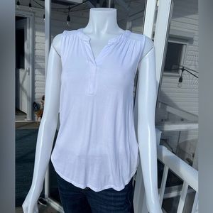 Cable & Gauge White Sleeveless Top